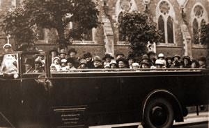 Women's Own charabanc  outing, 1925